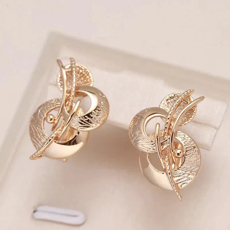 Guggenheim Elegant Earrings in Gold