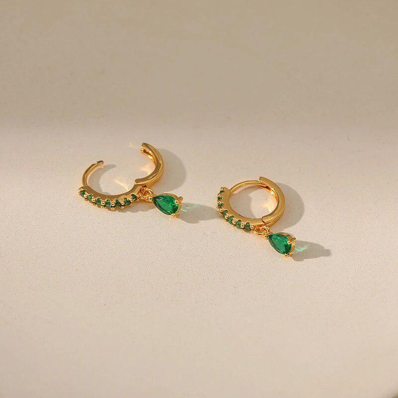 Zirconia earrings with emerald in gold