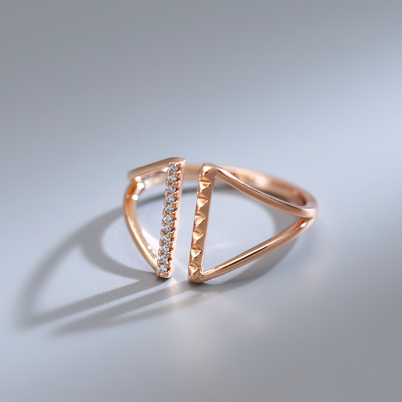 Luxurious open zirconia ring