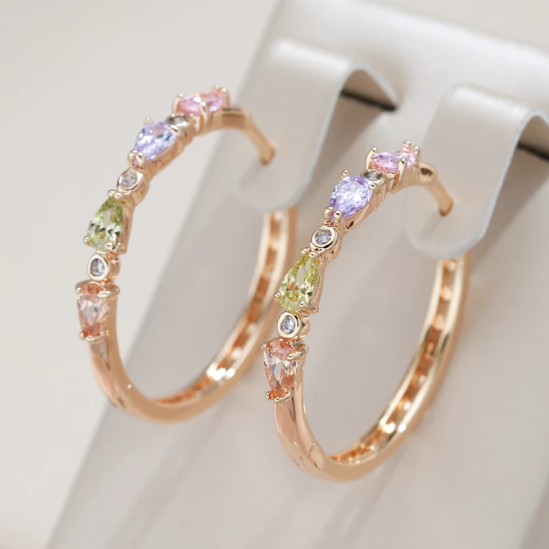 Elegant earrings with zirconia