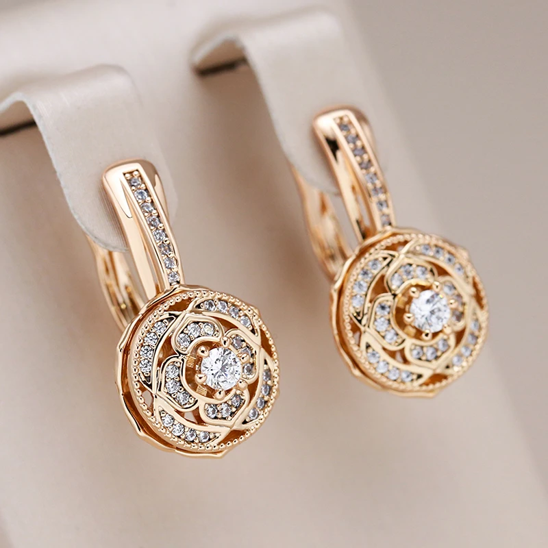 Elegant round zirconia earrings in gold